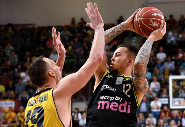 赖团队配合 赖团队配合